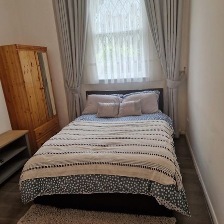 One Room In Stoke Newington Лондон Экстерьер фото