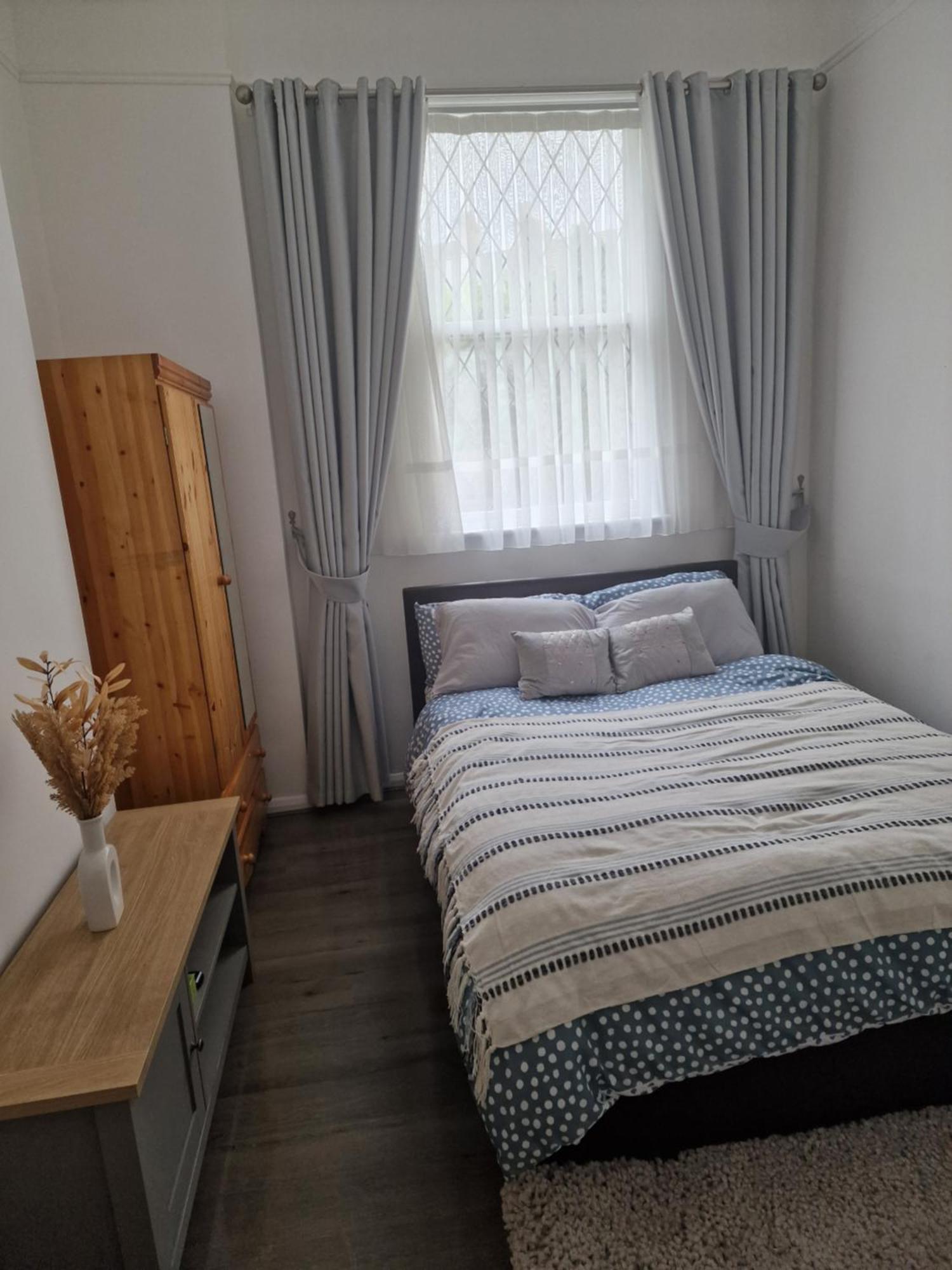 One Room In Stoke Newington Лондон Экстерьер фото
